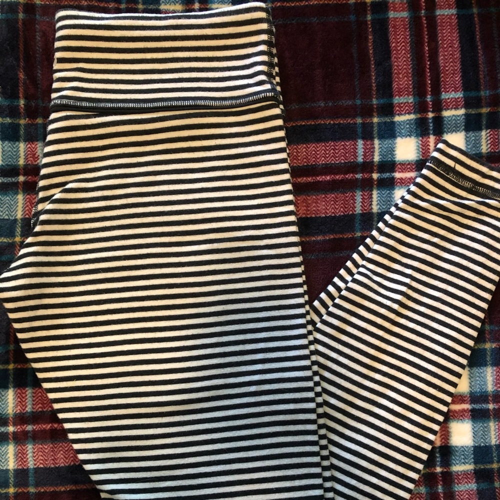 Lululemon classic black / white leggings